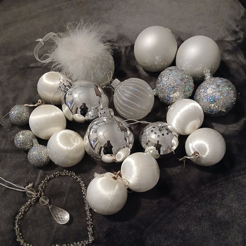 Assorted Christmas Ball Ornaments (18 pcs)